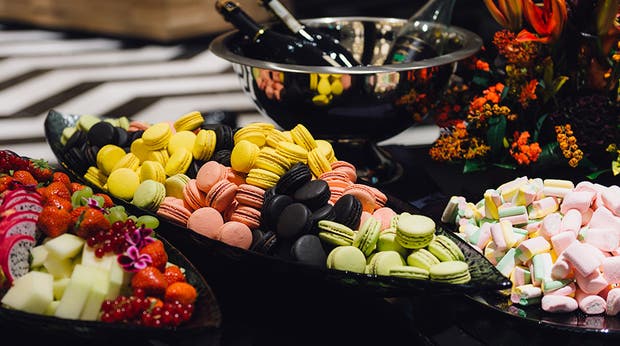 Snacks, fra søde sager til sunde alternativer på Clarion Hotel Helsinki Airport, en del af Nordic Choice Hotels
