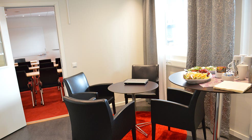 Konferencelokale Karlavagnen med snacks i pausen på Quality Hotel Galaxen i Borlänge