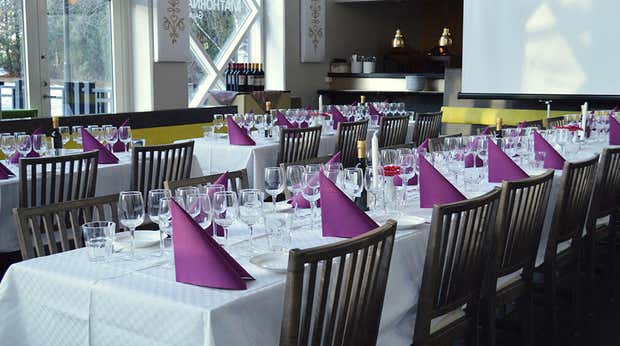 Bord dækkede for middag i Restaurang Mathörnan på Quality Hotel Galaxen i Borlänge