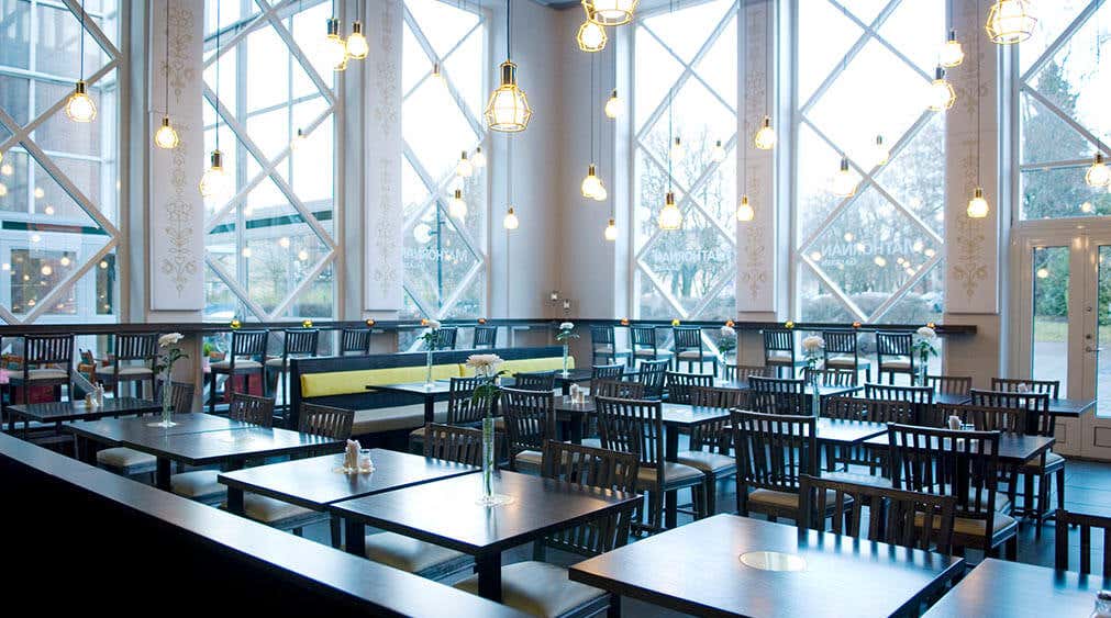 Store lyse vinduer i Restaurang Mathörnan på Quality Hotel Galaxen i Borlänge